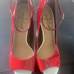 Women’s wedge size 6